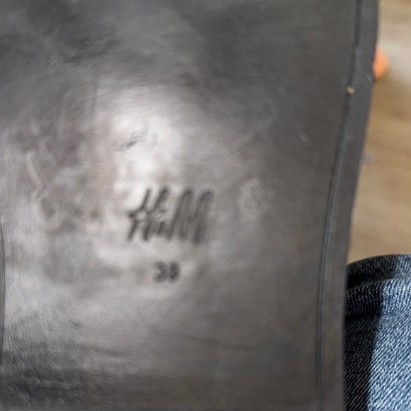 H&M Black Chelsea Boots Modern Style - Picture 5 of 6